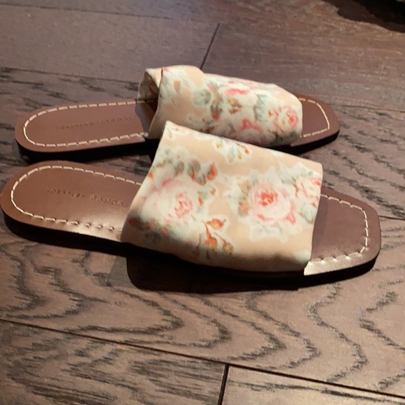 Loeffler Randall slides - Picture 5 of 5